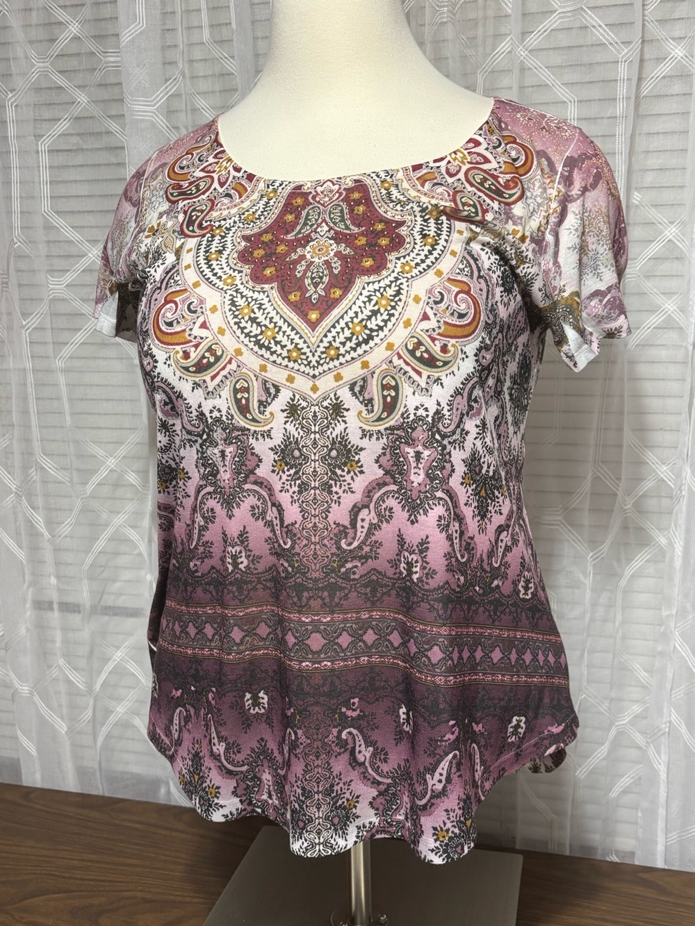 World Unity XXLWomen’s Pink Paisley Short Sleeve Top 24 p2p 26L front 30L back